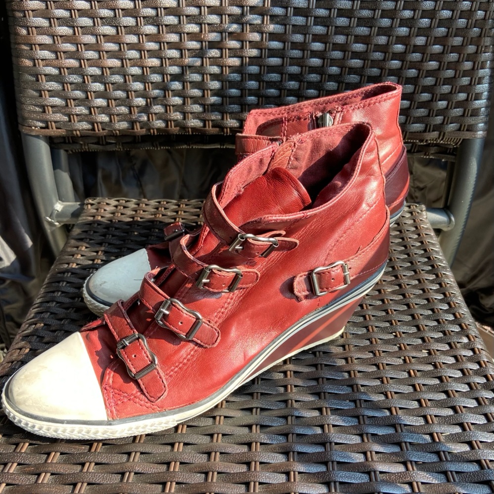 Wedge sneakers